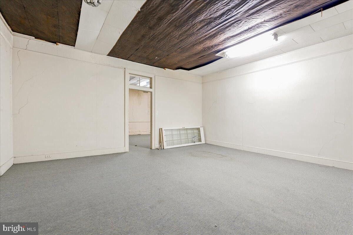 Empty room, Interior, Wooden Ceilings