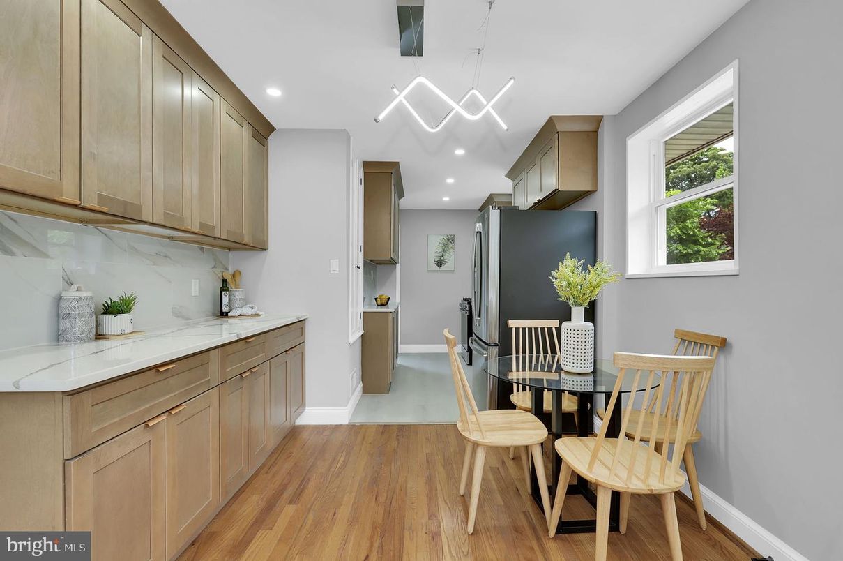 Dining room, Interior, Kitchen, Marble Walls, Pendant Lights, Recessed Lighting, Wood Texture Flooring