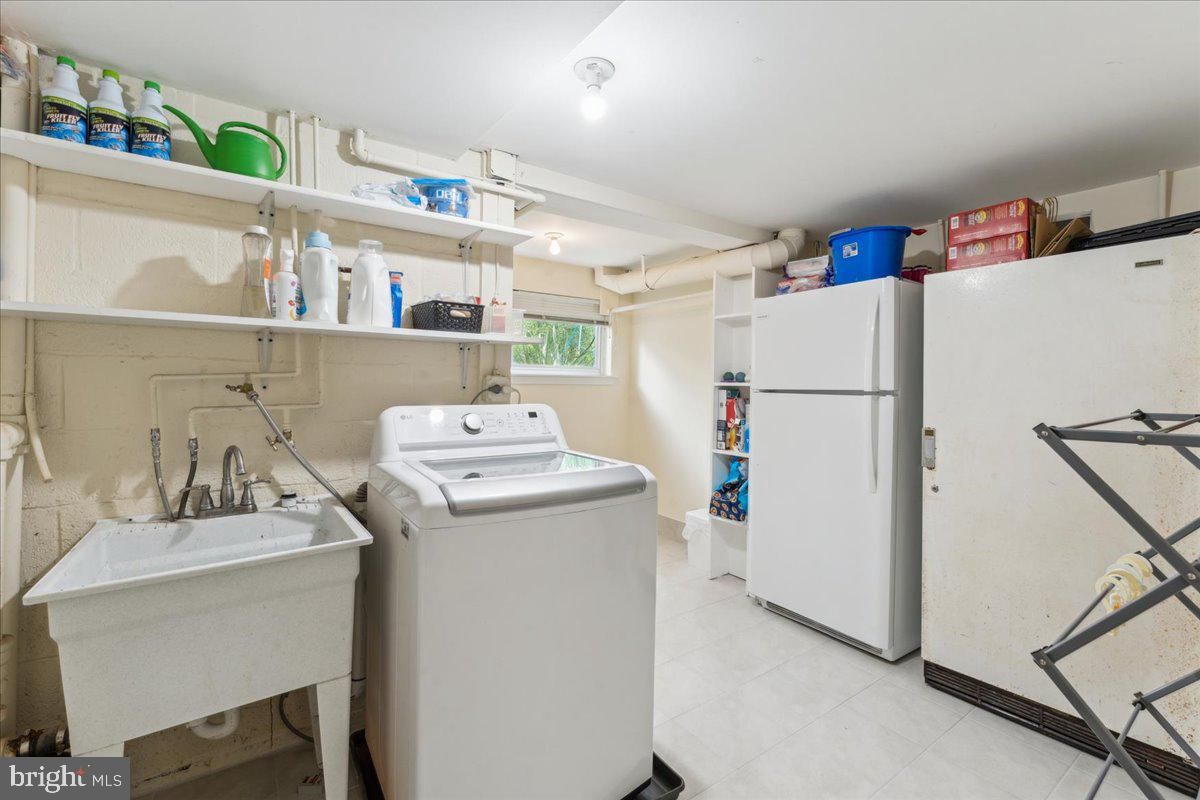 Interior, Washer
