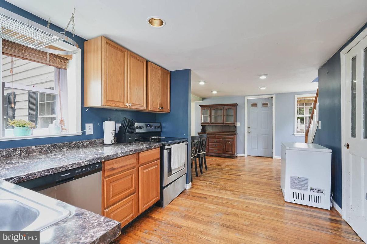 Interior, Kitchen, Recessed Lighting, Wood Texture Flooring
