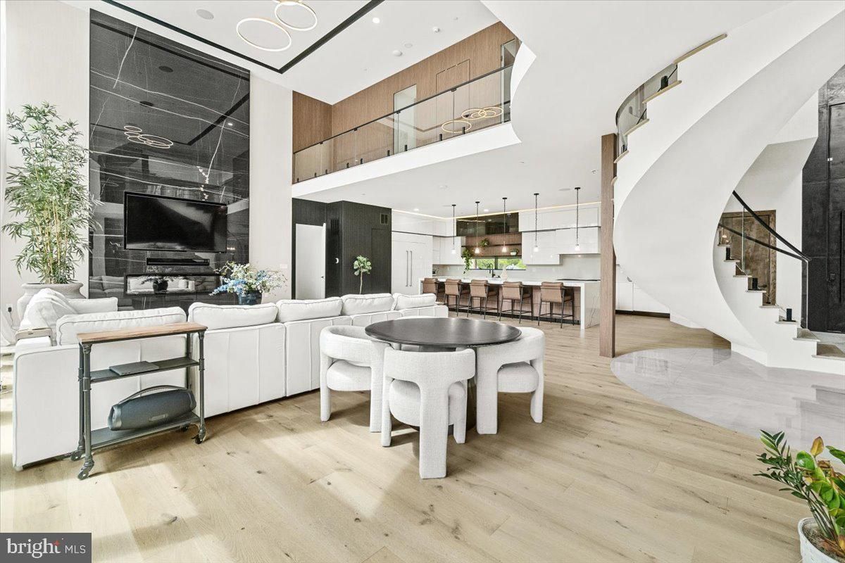 Dining room, Interior, Kitchen, Living room, Pendant Lights, Recessed Lighting, Wood Texture Flooring