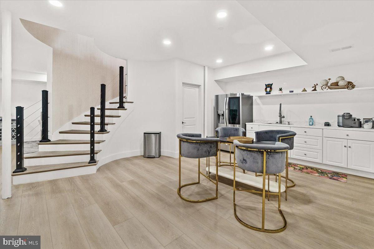 Interior, Recessed Lighting, Wood Texture Flooring