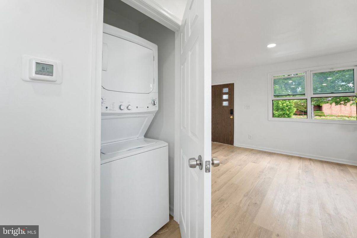 Interior, Recessed Lighting, Utility Closets, Washer, Wood Texture Flooring