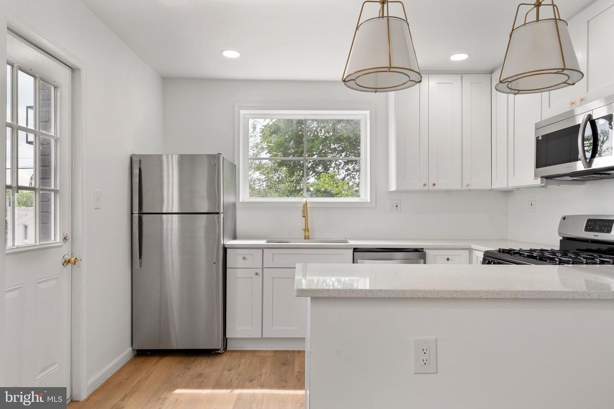 Interior, Kitchen, Pendant Lights, Recessed Lighting, Wood Texture Flooring