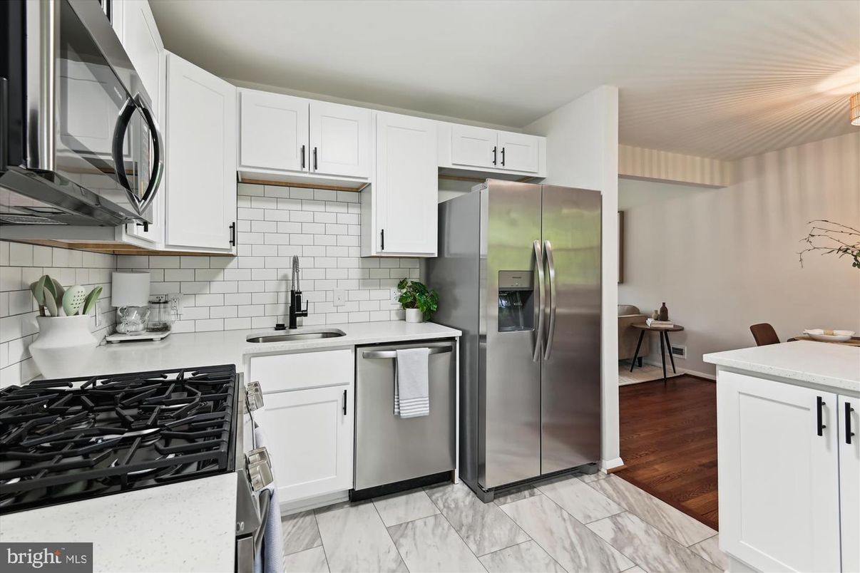 Dining room, Interior, Kitchen, Marble, Stainless Steel Appliances