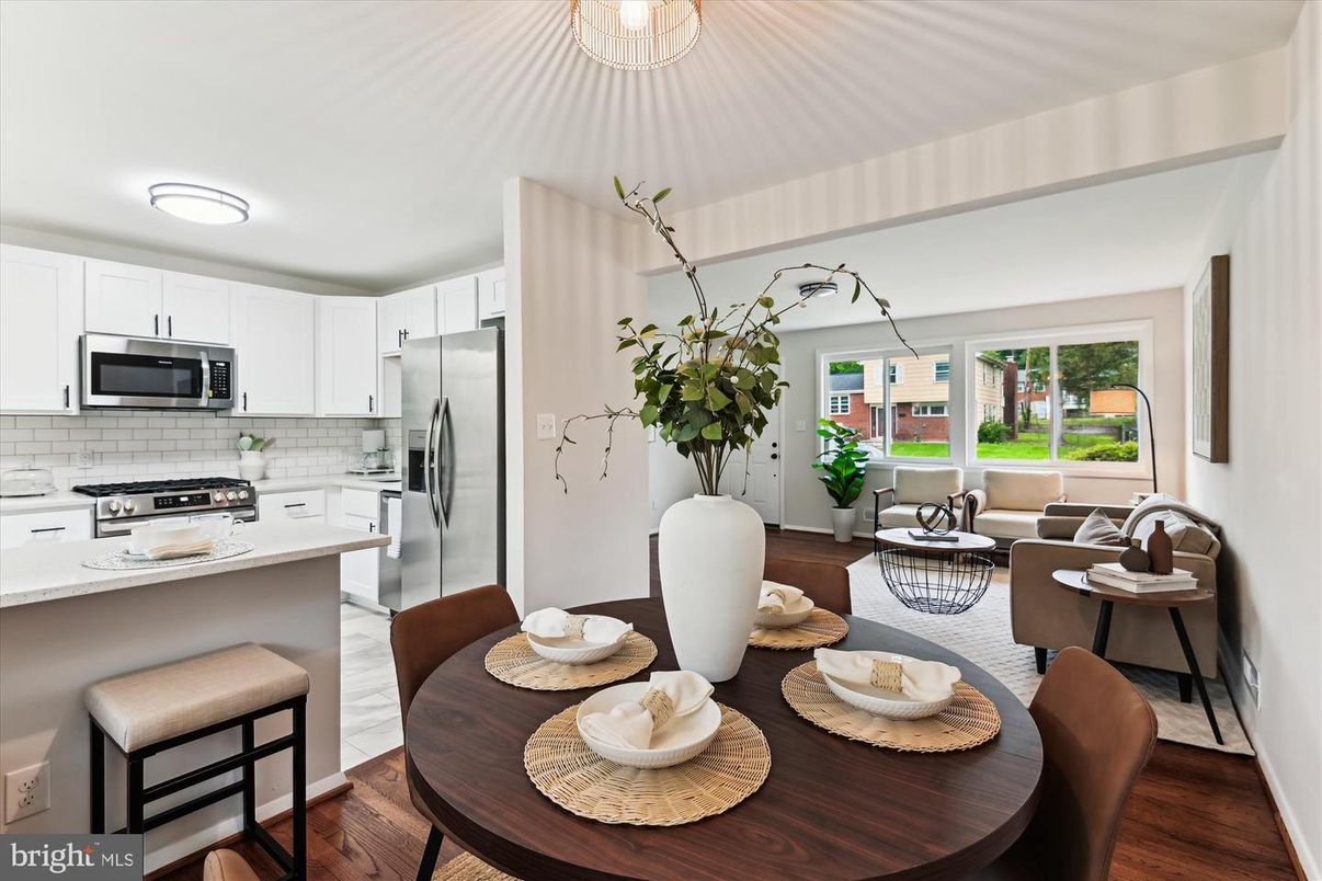 Dining room, Interior, Kitchen, Living room, Stainless Steel Appliances, Wood Texture Flooring