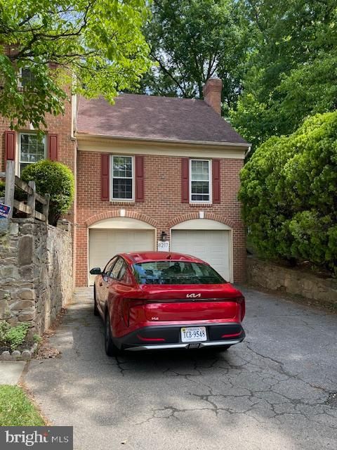 Attached, Exterior, Facade, Brick Facade, Georgian