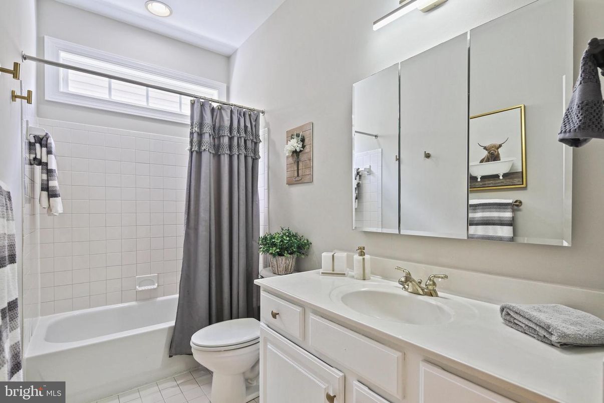 Bathroom, Interior, Recessed Lighting