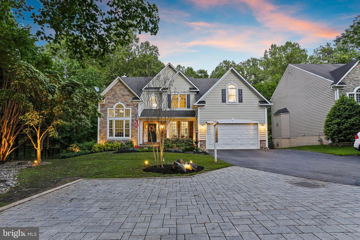 Attached, Exterior, Facade, Brick Traditional