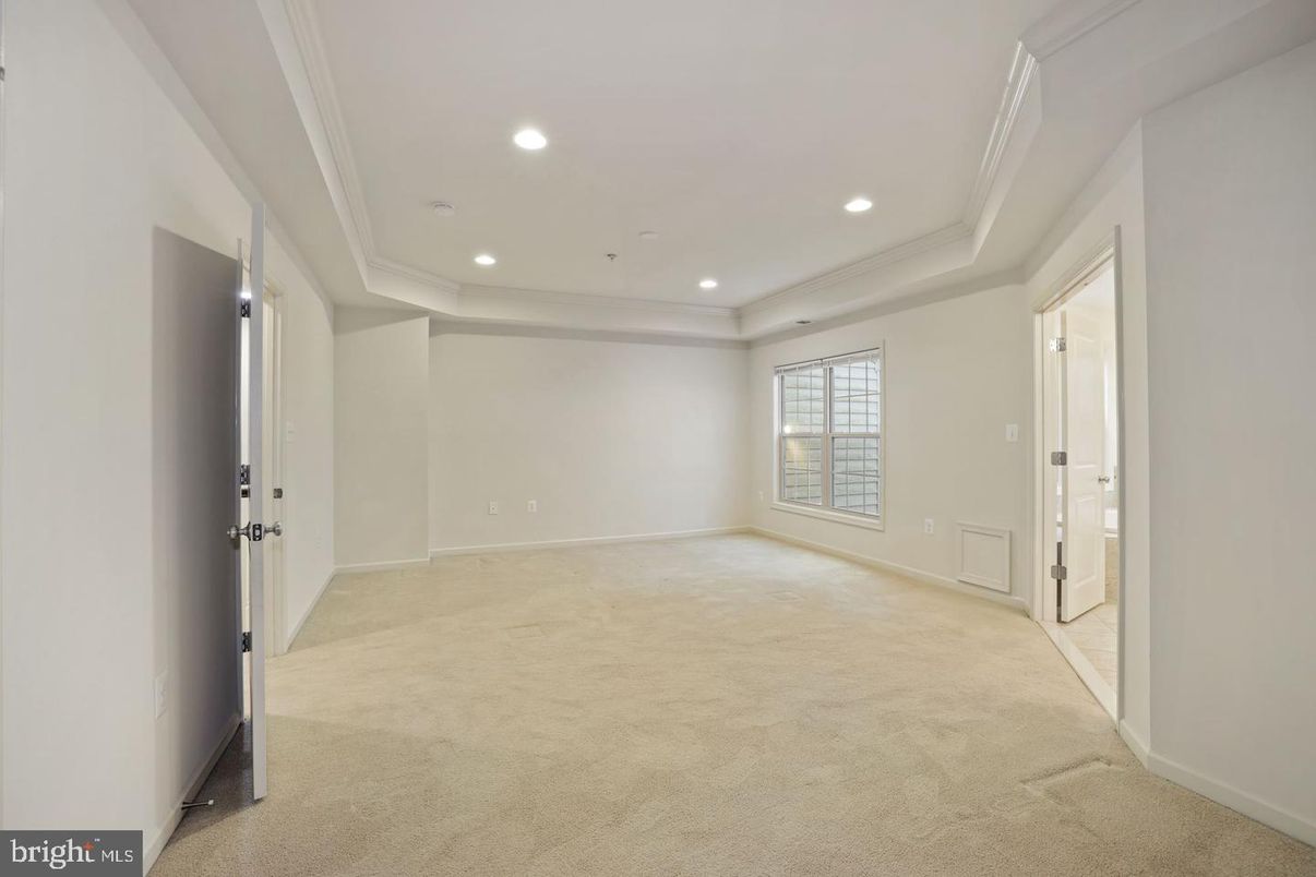 Empty room, Interior, Recessed Lighting
