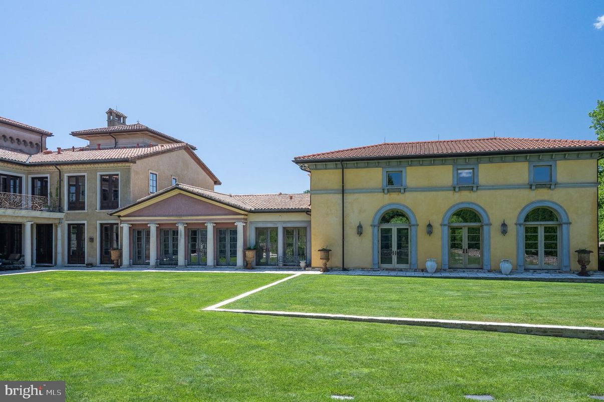 Backyard, Exterior, Facade, Mediterranean
