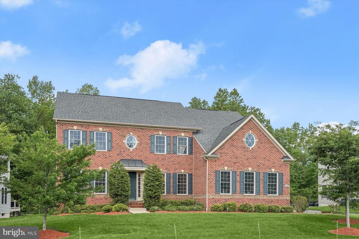Exterior, Facade, Brick Facade, Georgian
