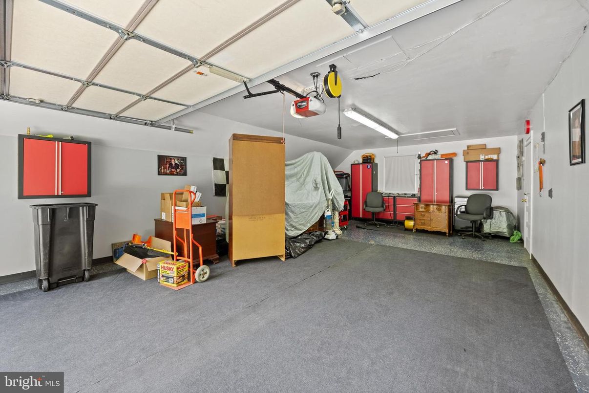 Garage, Interior