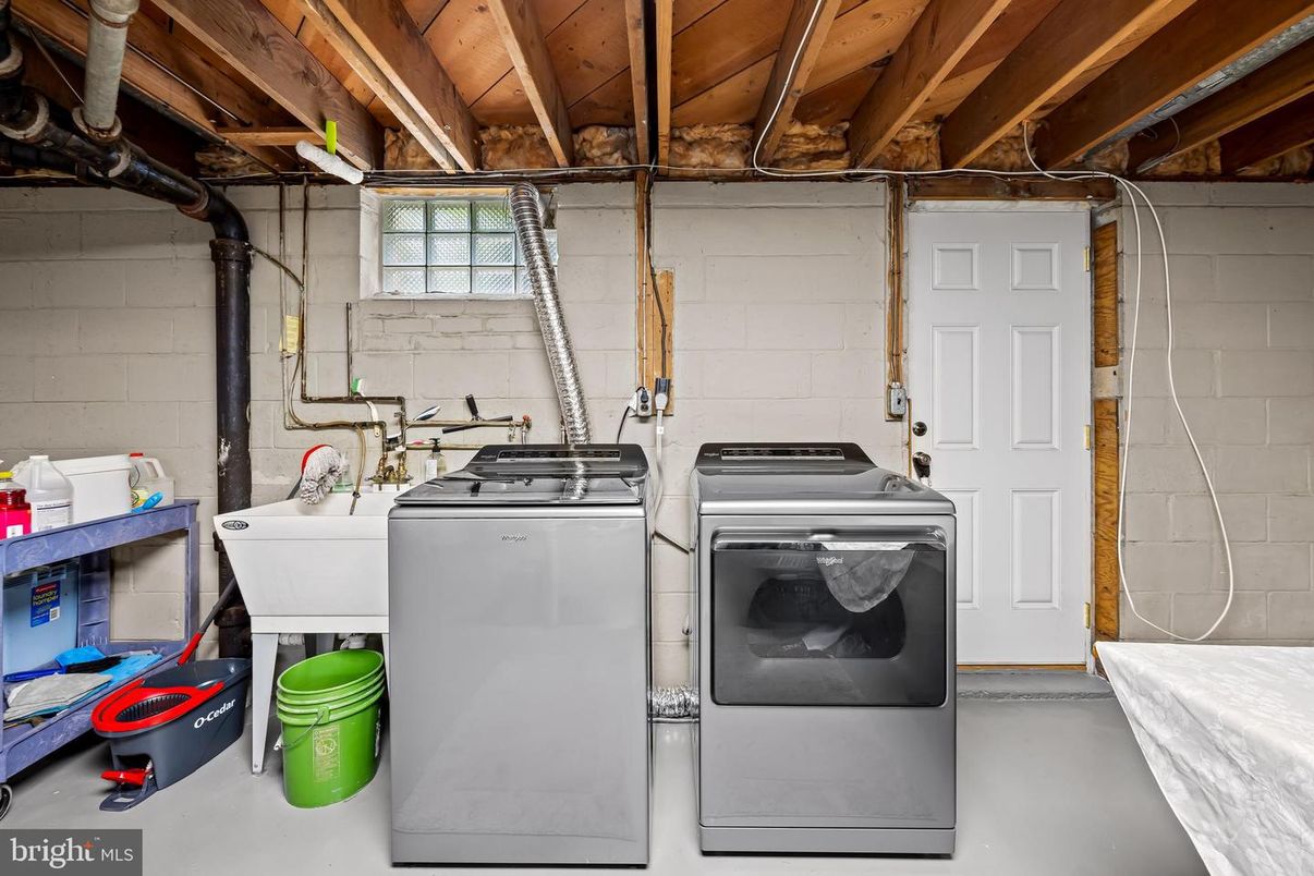 Interior, Washer, Wooden Beams, Wooden Ceilings
