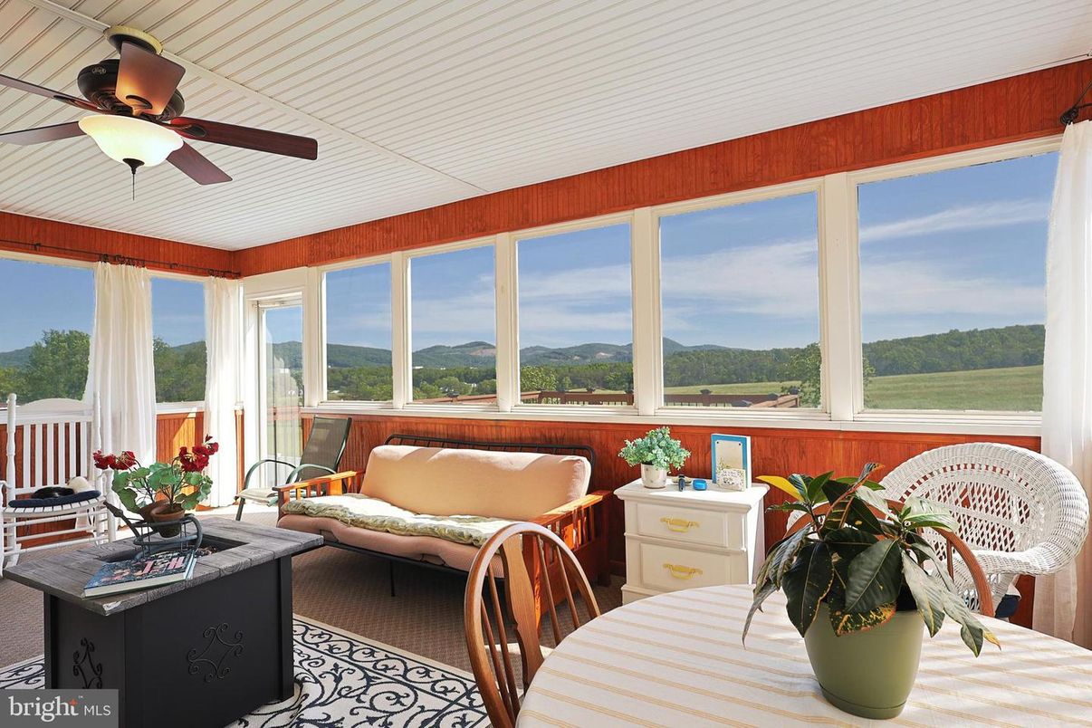 Interior, Sun Room, Water