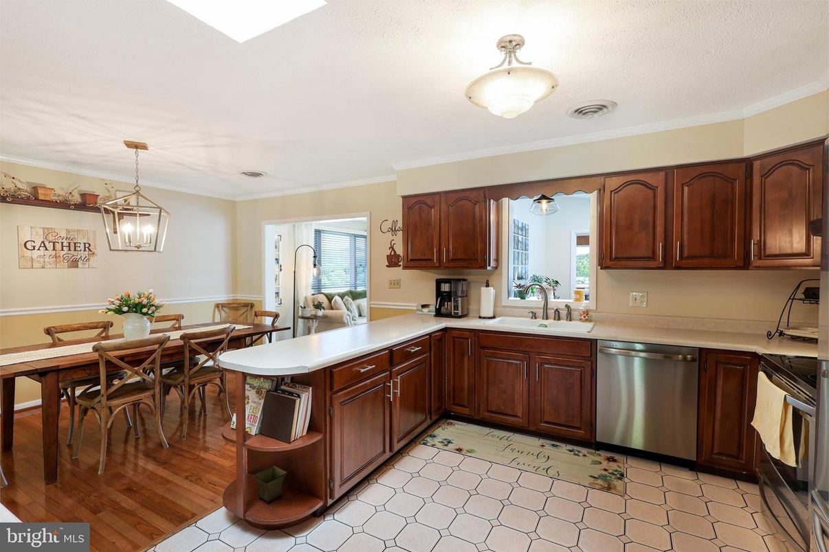 Dining room, Interior, Kitchen, Pendant Lights, Wood Texture Flooring