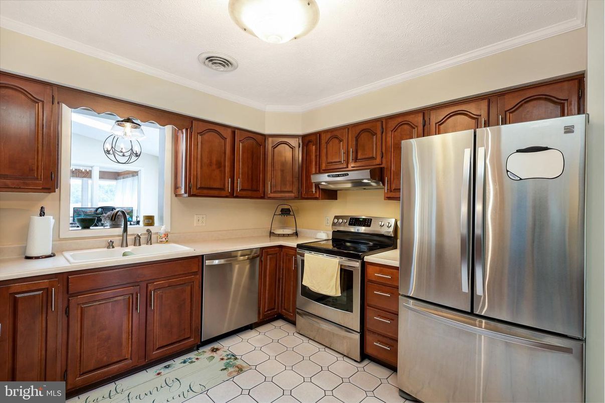 Chandelier, Interior, Kitchen, Stainless Steel Appliances