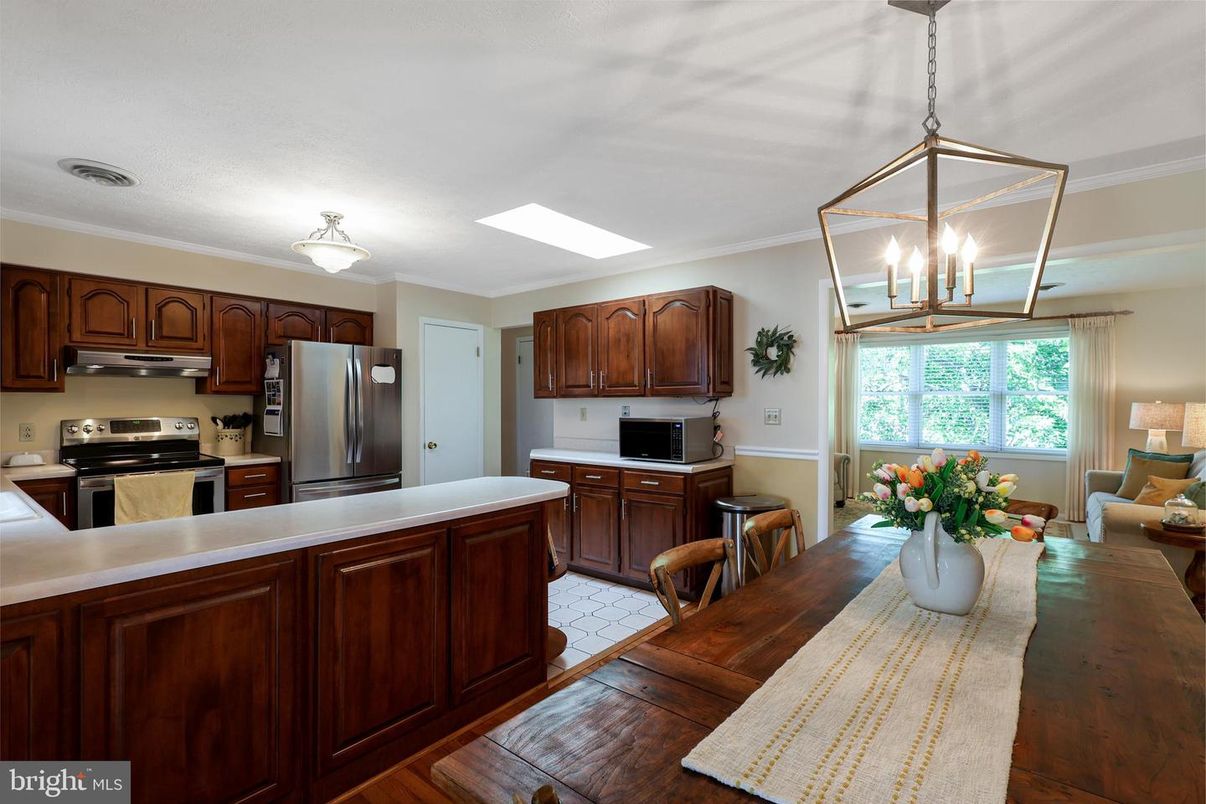 Dining room, Interior, Kitchen, Pendant Lights, Stainless Steel Appliances, Wood Texture Flooring