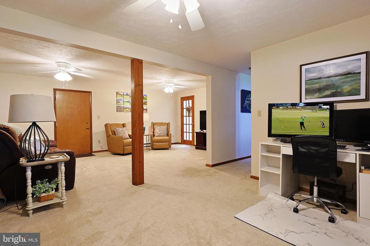 Home Office, Interior