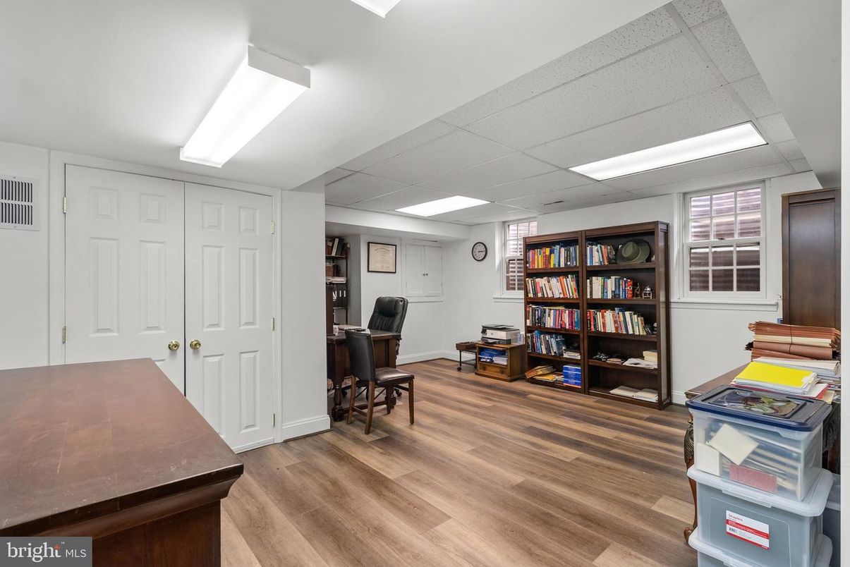 Home Office, Interior, Recessed Lighting, Wood Texture Flooring