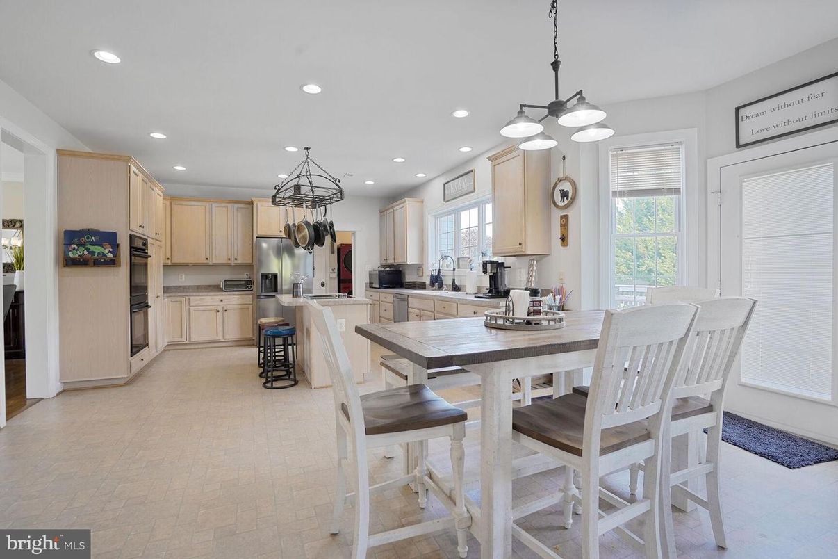 Dining room, Interior, Kitchen, Pendant Lights, Recessed Lighting, Stainless Steel Appliances
