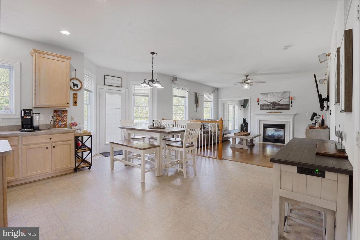 Dining room, Fireplace, Interior, Pendant Lights, Recessed Lighting