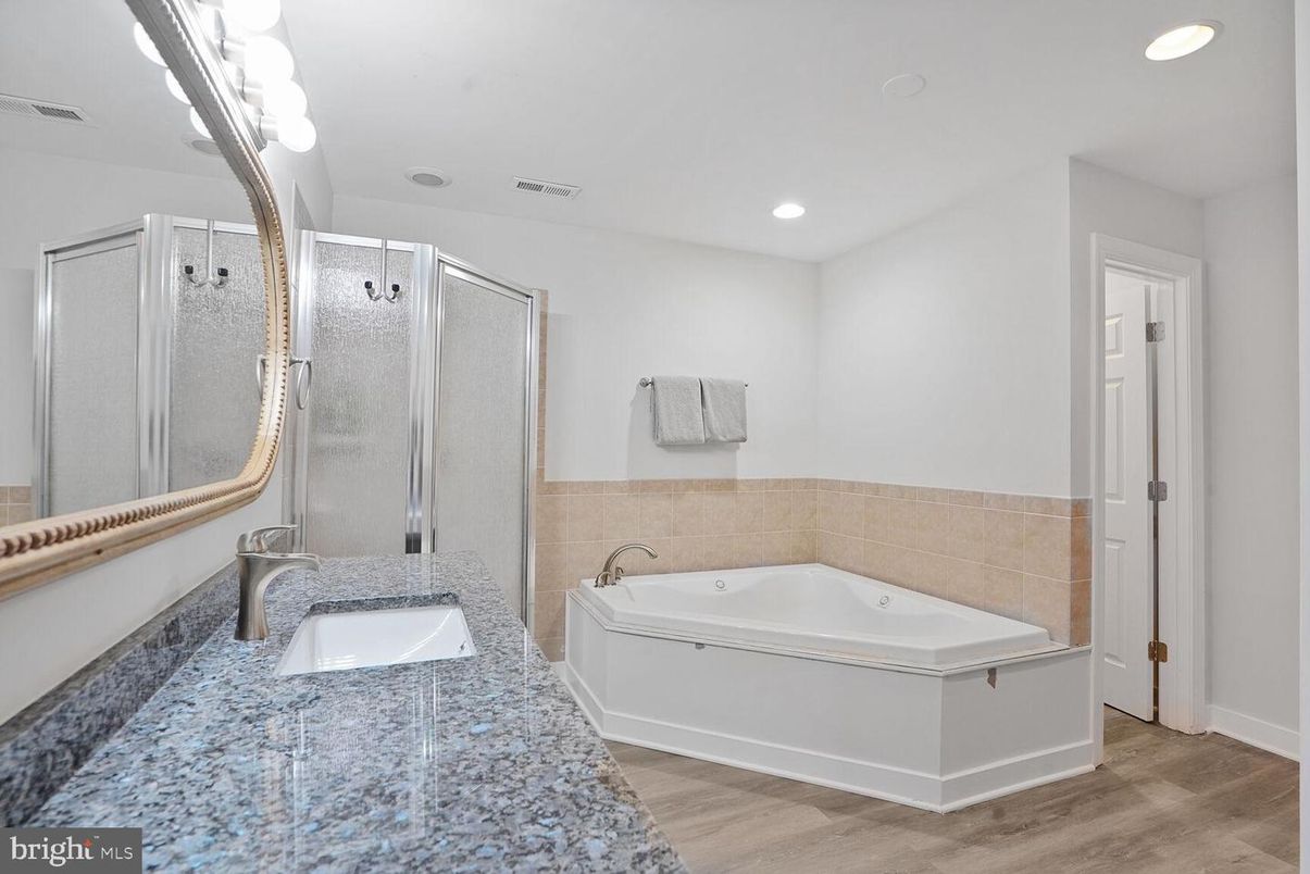 Bathroom, Interior, Recessed Lighting, Wood Texture Flooring