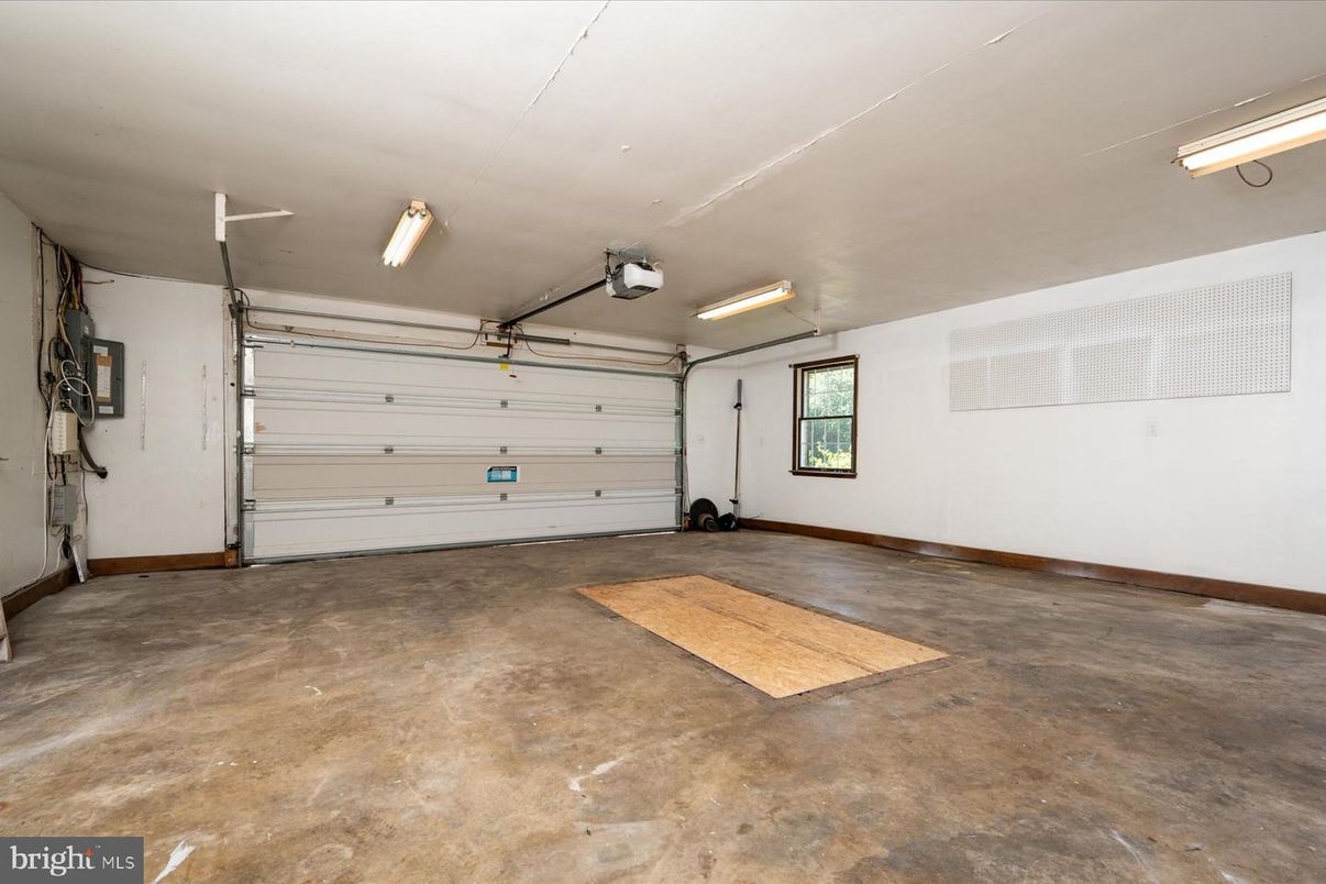 Garage, Interior