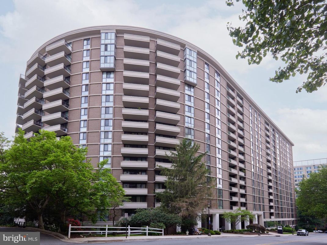 Exterior, Facade, Condo Building