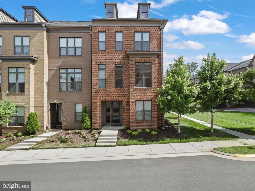 Exterior, Facade, Brick Facade, Georgian