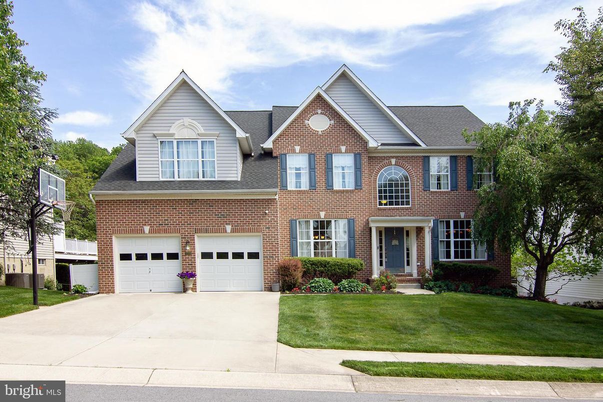 Attached, Exterior, Facade, Brick Facade, Brick Traditional