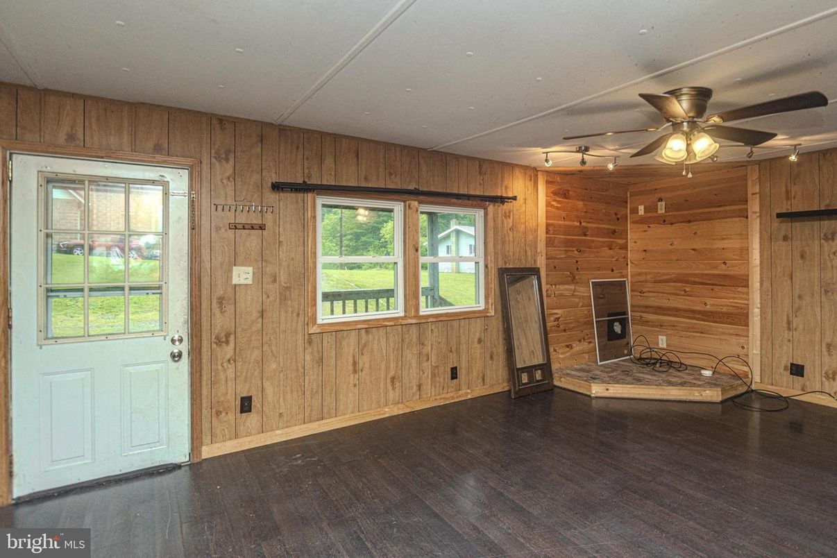Empty room, Interior, Wood Texture Flooring, Wooden Walls