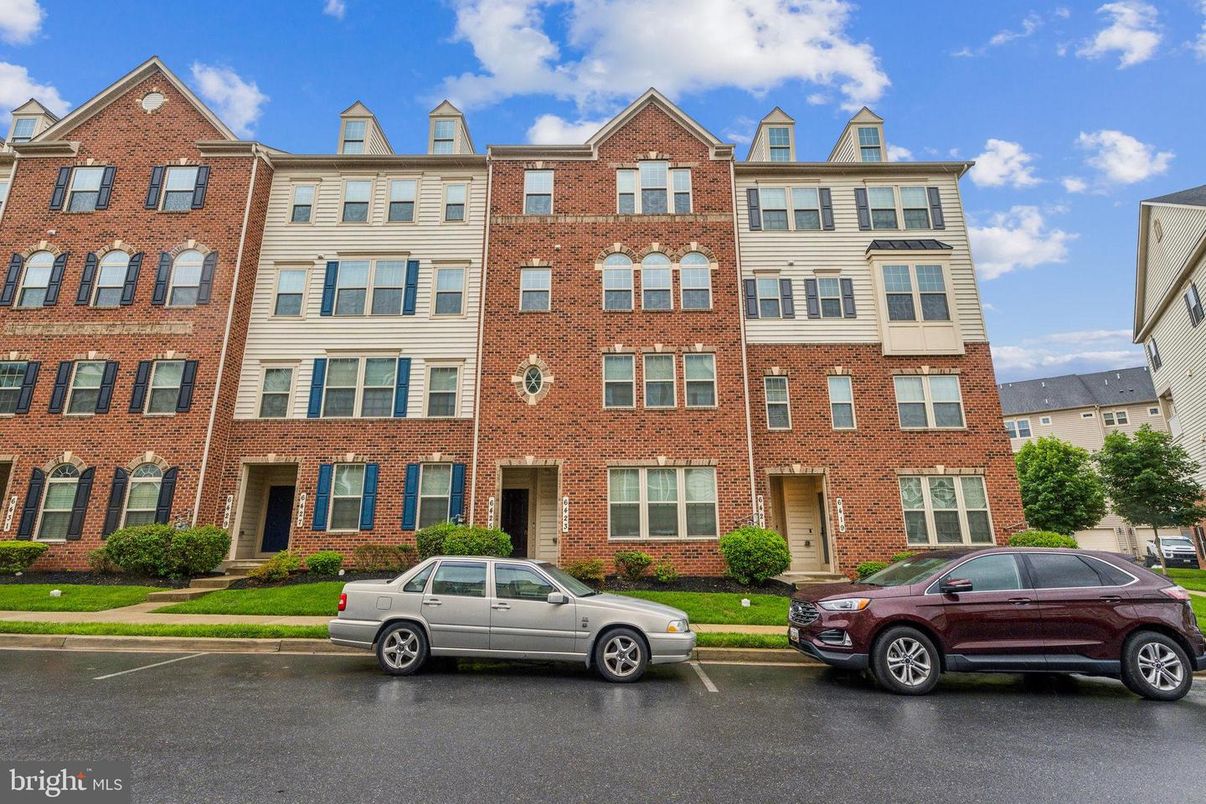 Exterior, Facade, Brick Facade, Rowhouse