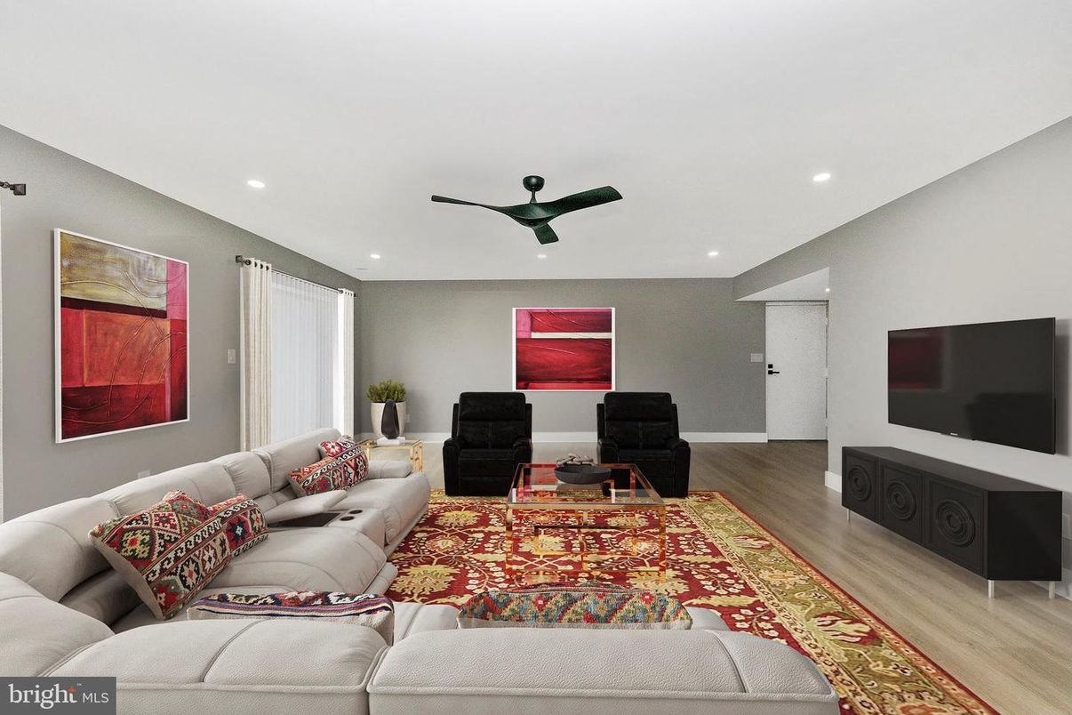 Interior, Living room, Recessed Lighting, Wood Texture Flooring