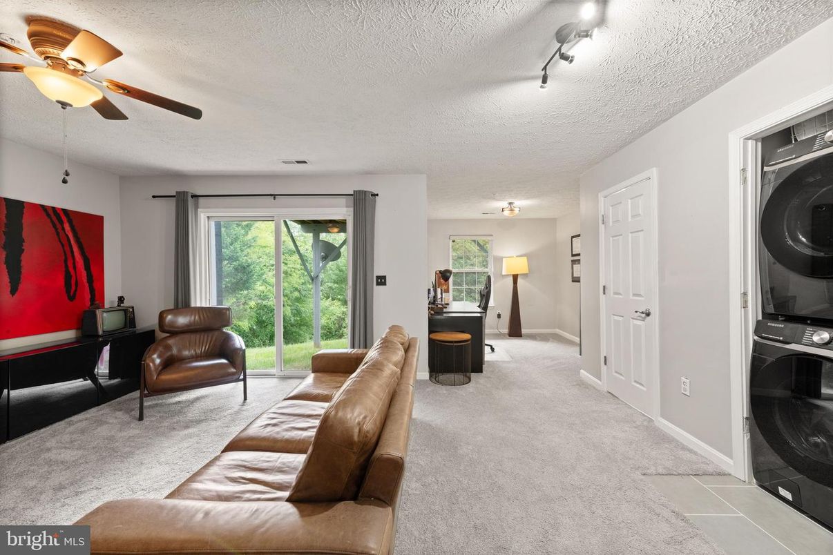 Interior, Living room, Utility Closets, Washer