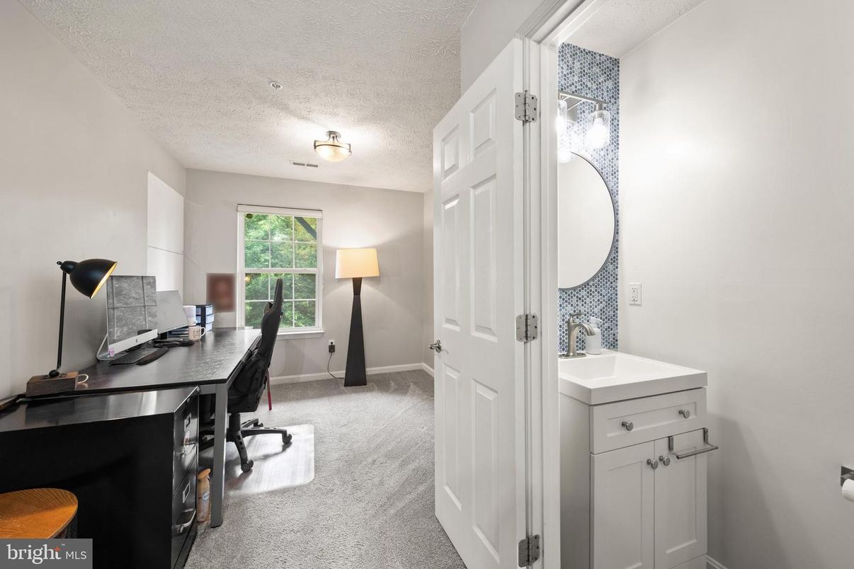Home Office, Interior