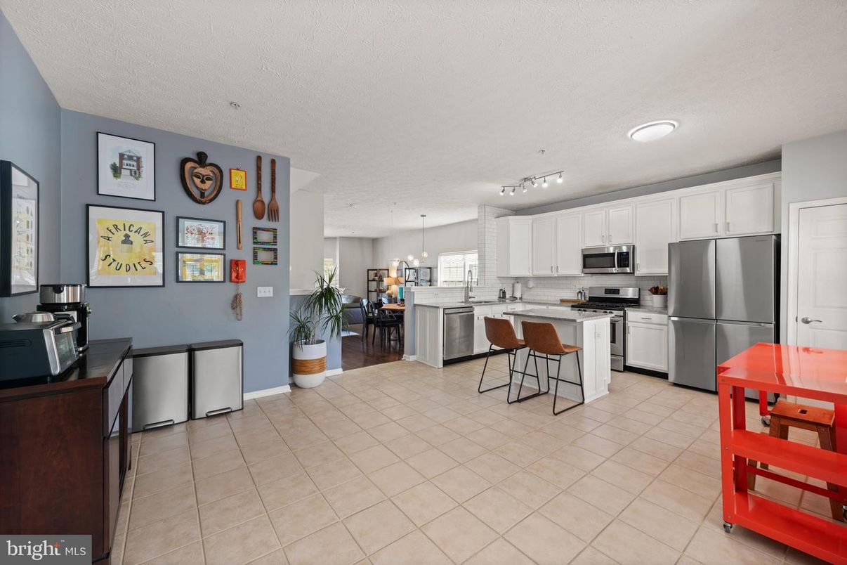 Dining room, Interior, Kitchen, Recessed Lighting, Stainless Steel Appliances