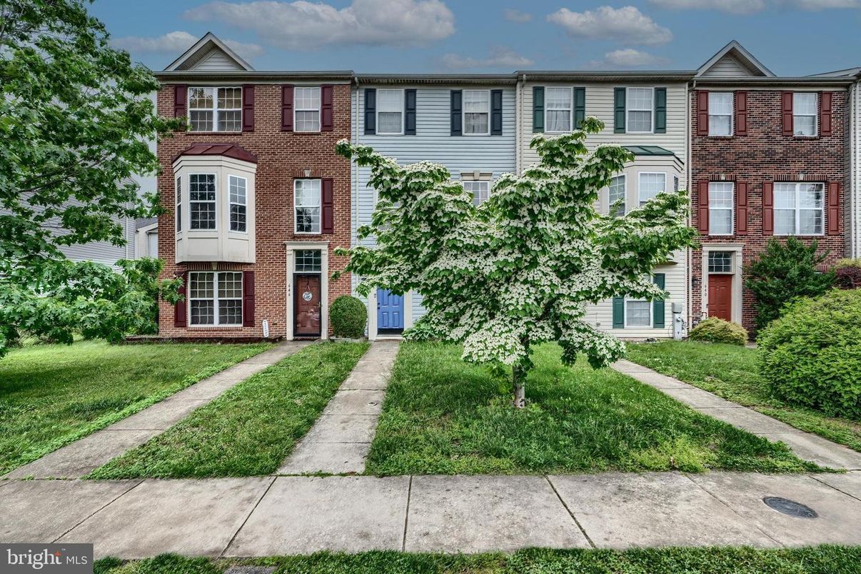 Exterior, Facade, Brick Facade, Rowhouse