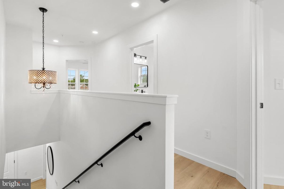 Interior, Pendant Lights, Recessed Lighting, Wood Texture Flooring