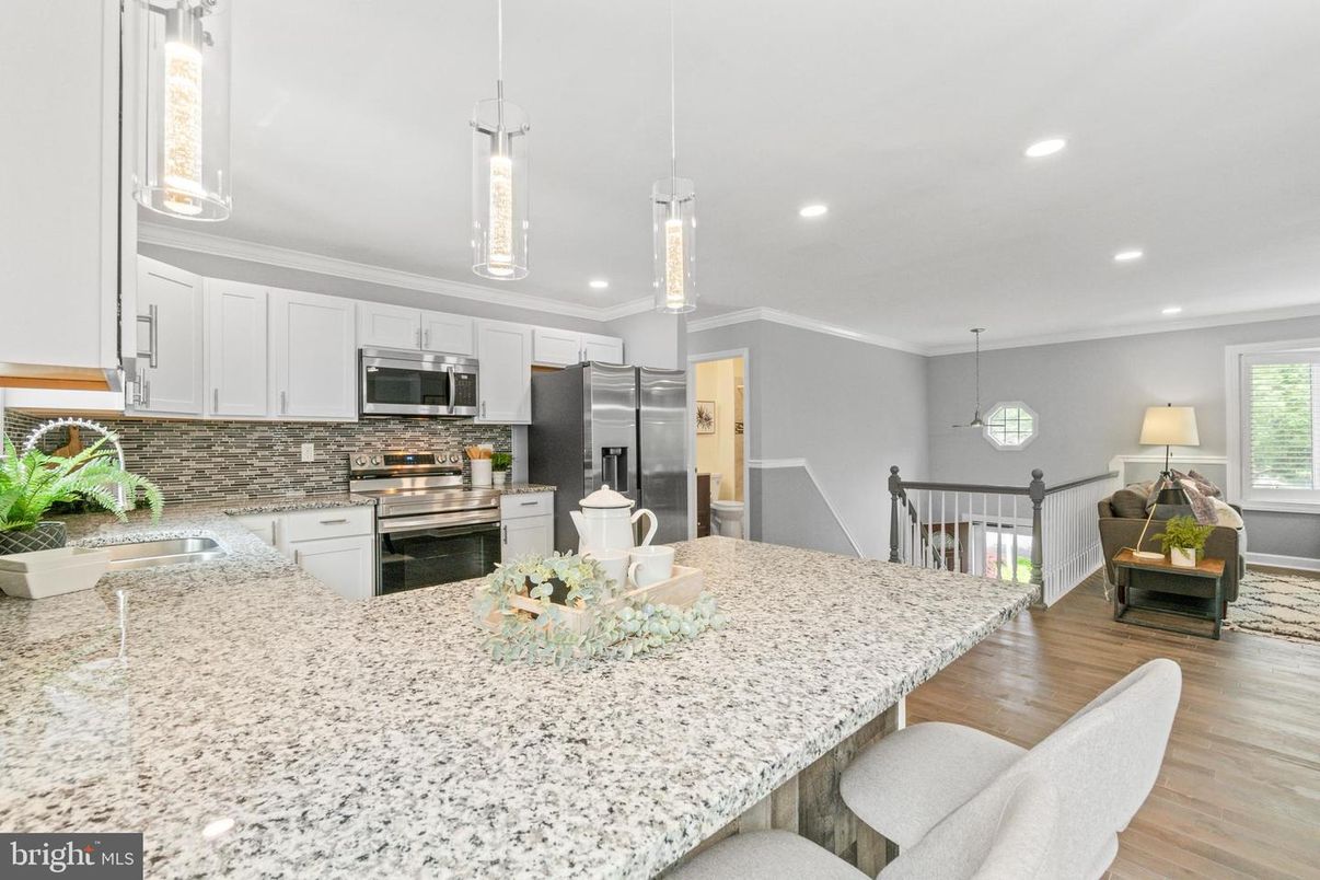 Dining room, Interior, Kitchen, Pendant Lights, Recessed Lighting, Stainless Steel Appliances, Wood Texture Flooring