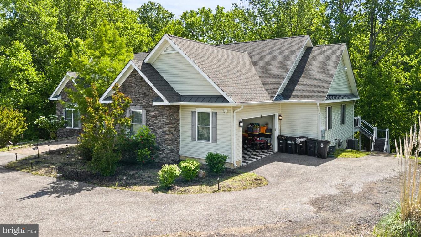 Exterior, Facade, Farmhouse