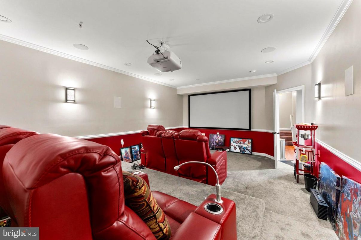 Interior, Projection Screen, Recessed Lighting, Theatre Room