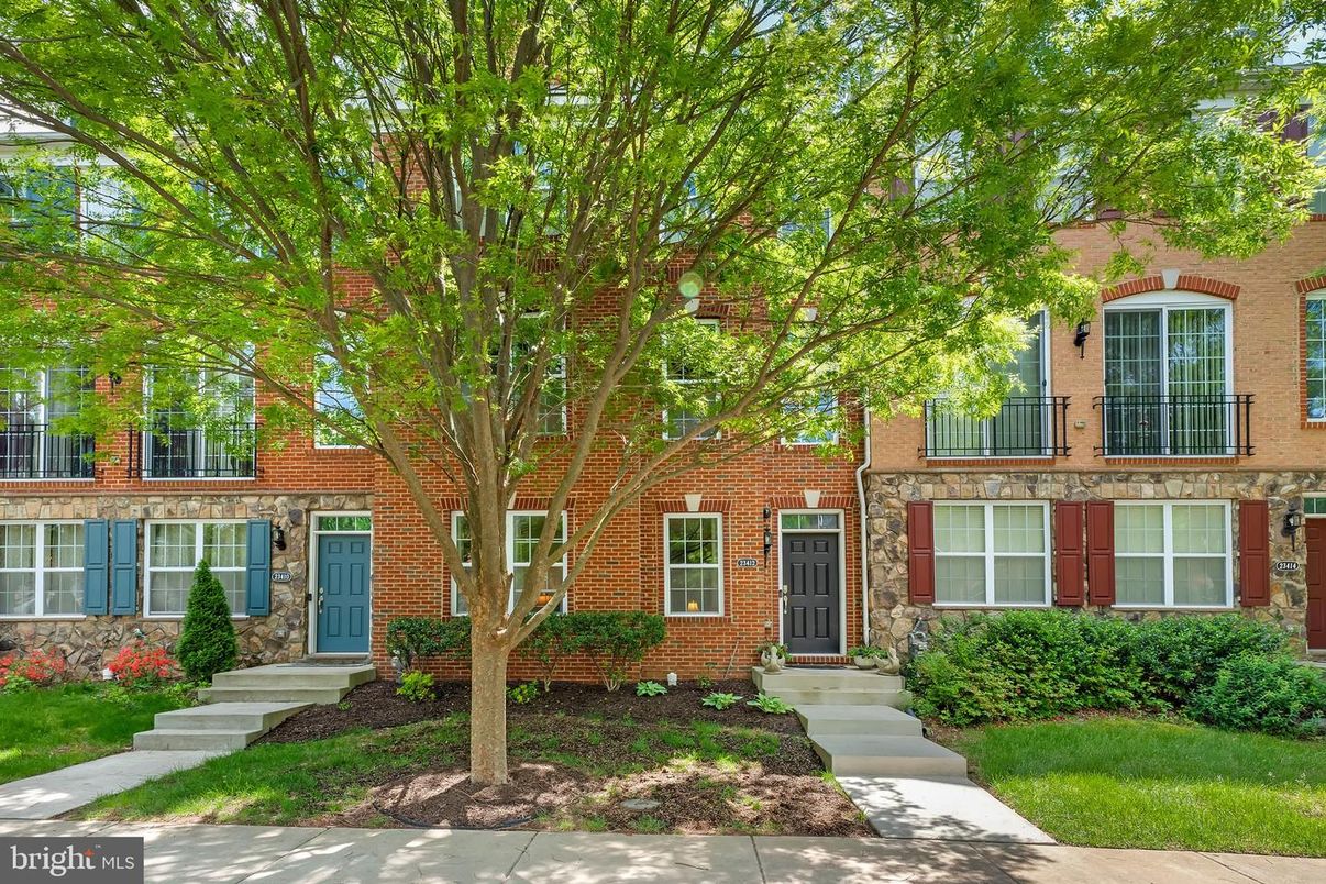 Exterior, Facade, Brick Facade, Georgian