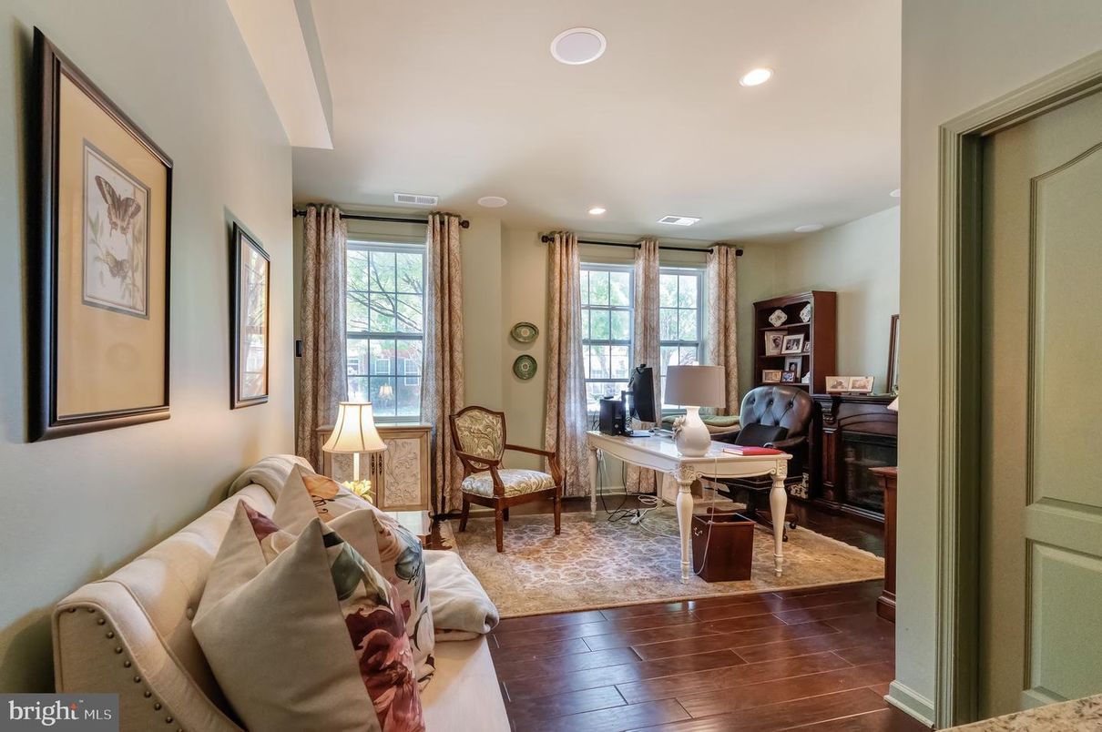 Home Office, Interior, Recessed Lighting, Wood Texture Flooring