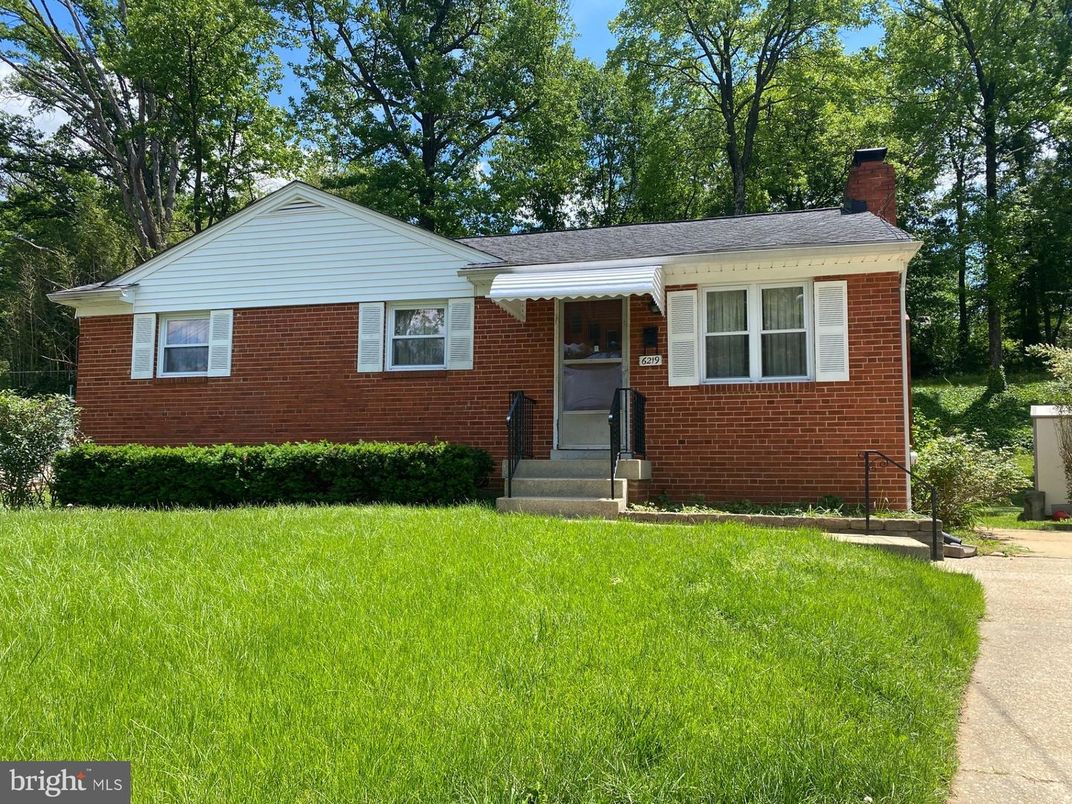 Exterior, Facade, Brick Facade, Split Level