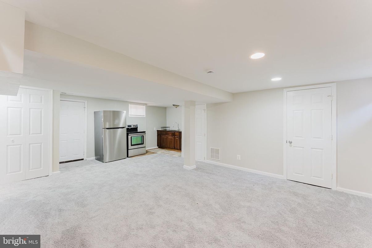Empty room, Interior, Kitchen, Recessed Lighting, Stainless Steel Appliances