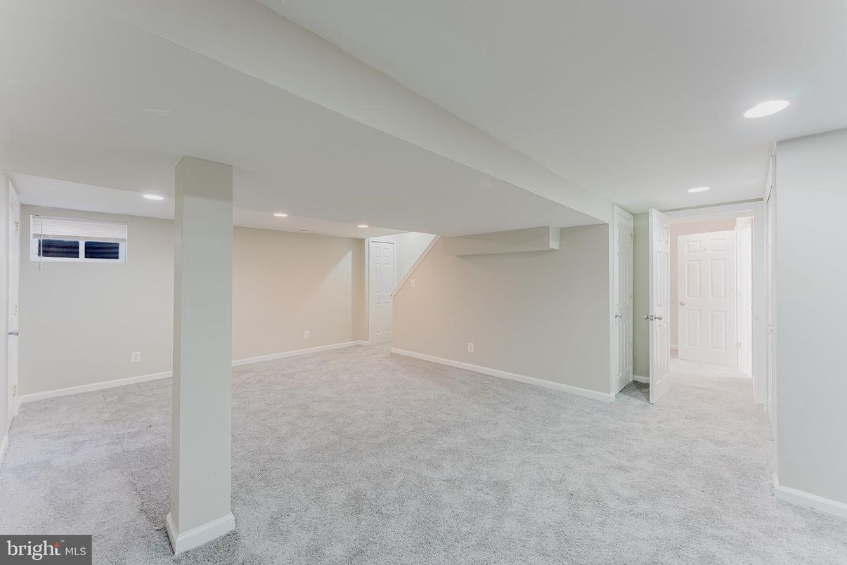 Empty room, Interior, Recessed Lighting