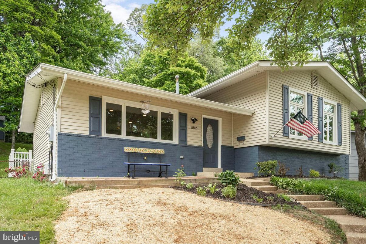 Exterior, Facade, Raised Ranch