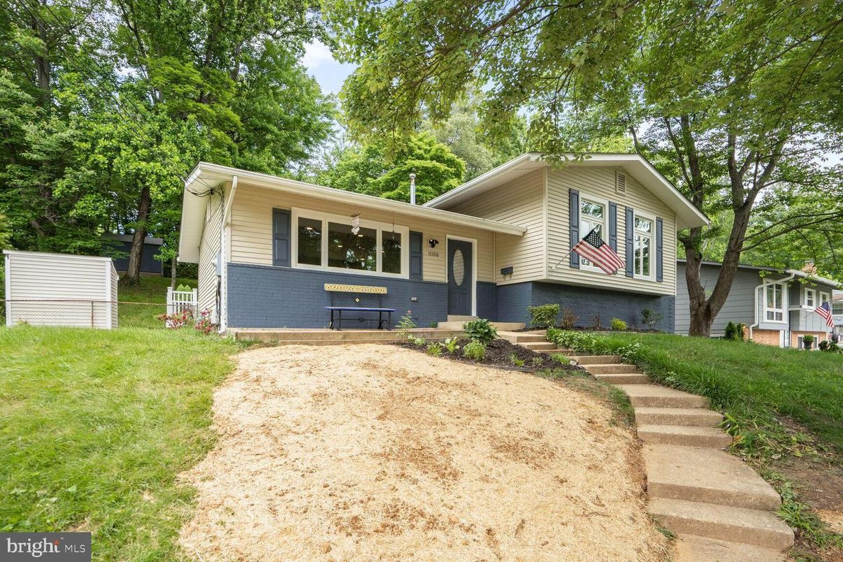Backyard, Exterior, Facade, Raised Ranch
