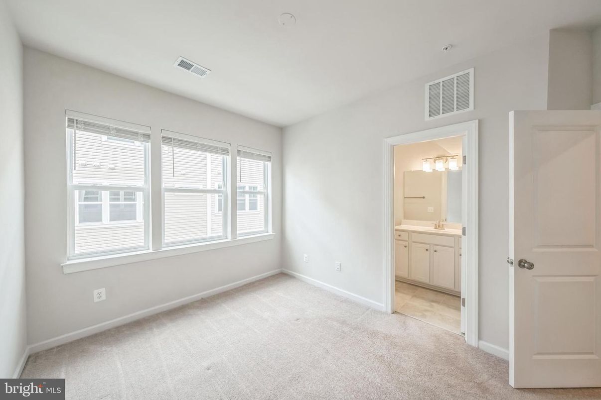 Bathroom, Empty room, Interior